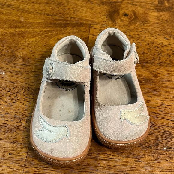Livie & Luca pink champagne bird suede mary Jane’s size 5 - Picture 1 of 8